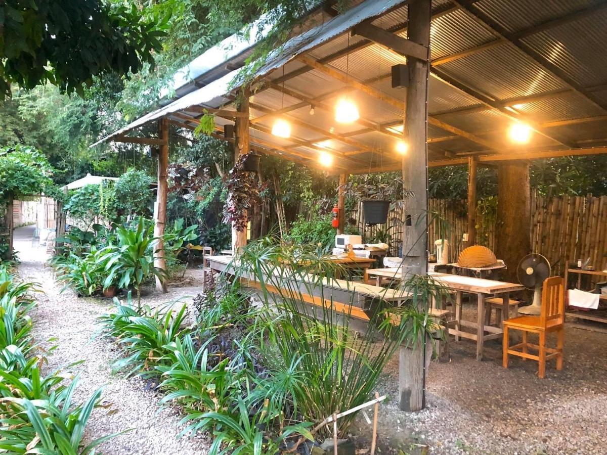 Bed and Breakfast Lanna House Lanna Hut Chiangmai Čiang Mai Exteriér fotografie